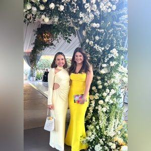 Gorgeous yellow gown!